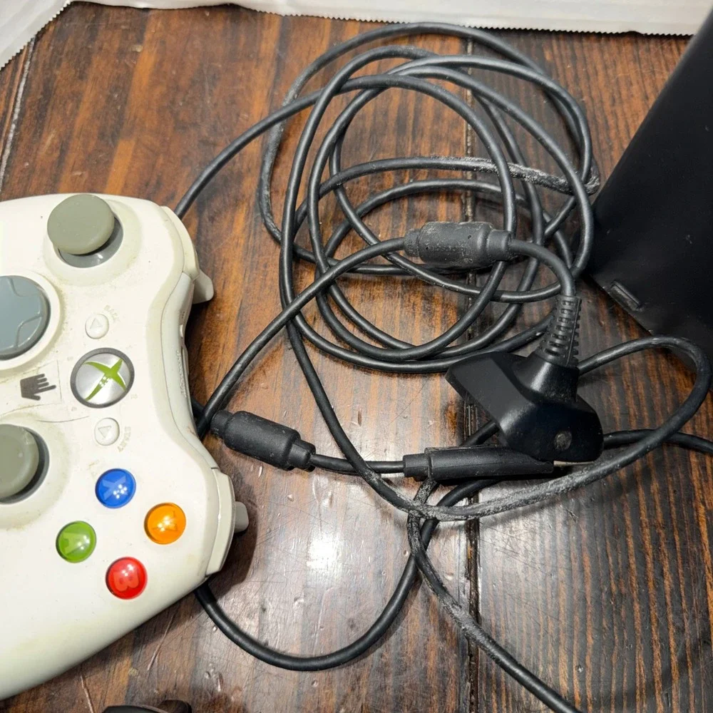 Microsoft Xbox 360 S Console Model 1439 Bundle 3 Controllers 2 Games Untested
